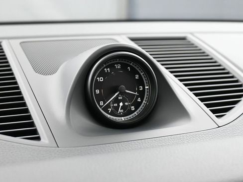 Certified 2025 Porsche Macan image 20