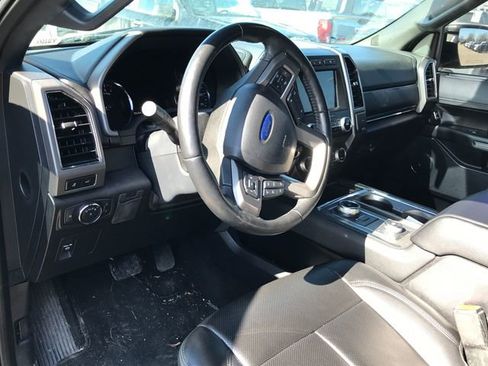 Used 2021 Ford Expedition XLT image 3