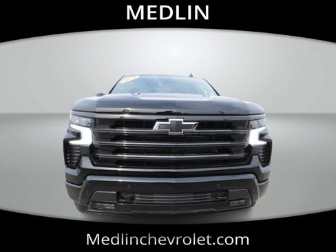 Used 2025 Chevrolet Silverado 1500 High Country w/ Midnight Edition AWD/4WD image 3