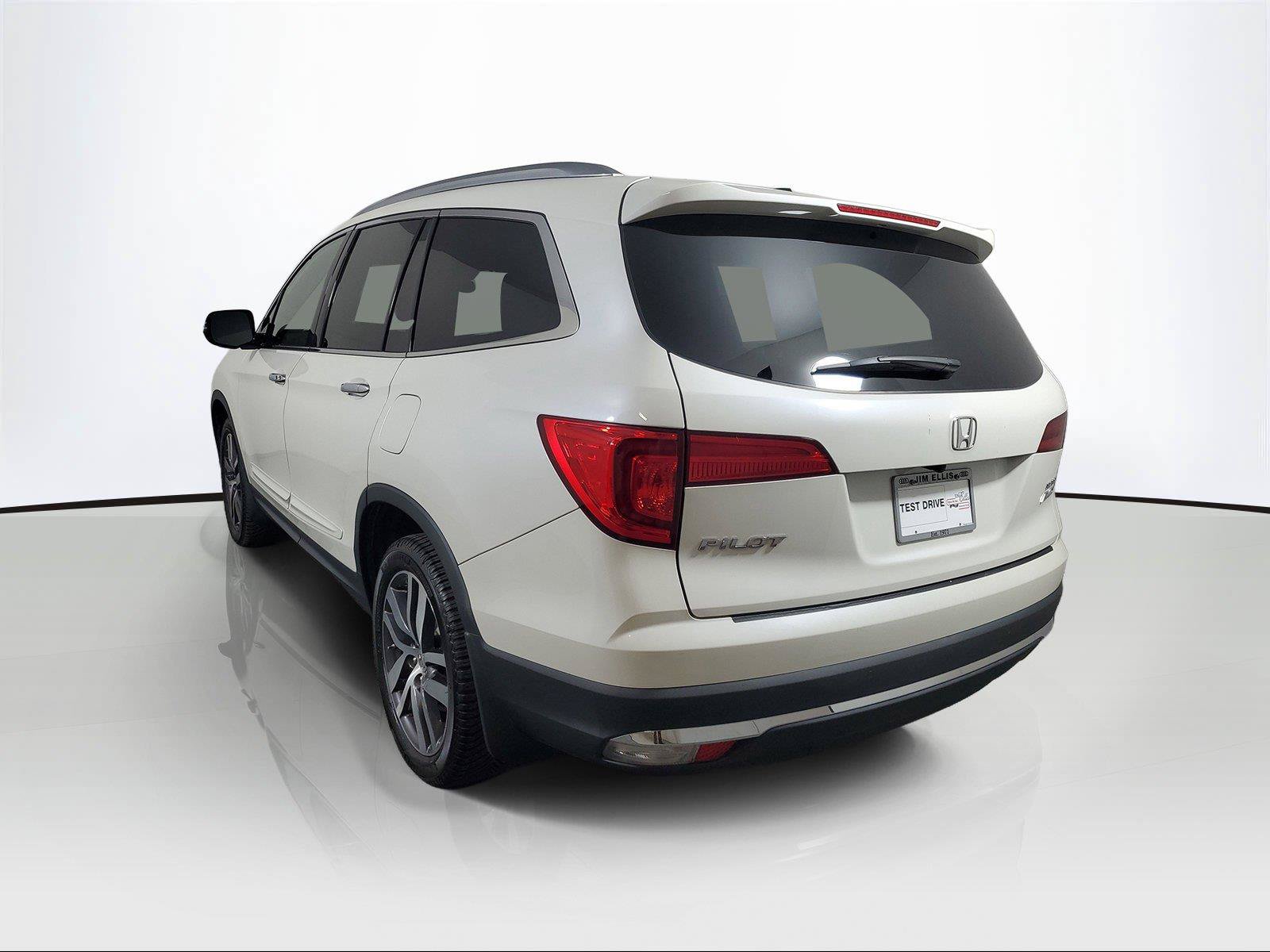 Used 2017 Honda Pilot Elite image 4