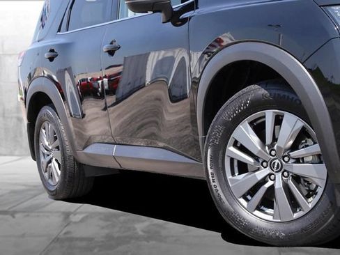 Certified 2025 Nissan Pathfinder SV w/ SV Premium Package FWD image 3