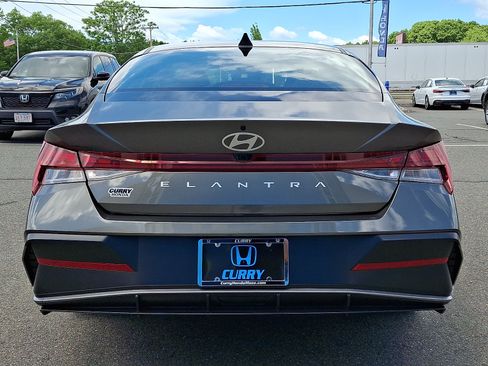 Used 2025 Hyundai Elantra SEL FWD image 5
