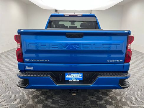 Used 2022 Chevrolet Silverado 1500 Custom AWD/4WD image 9
