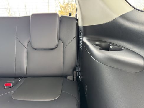 Used 2024 Nissan Armada SV image 35