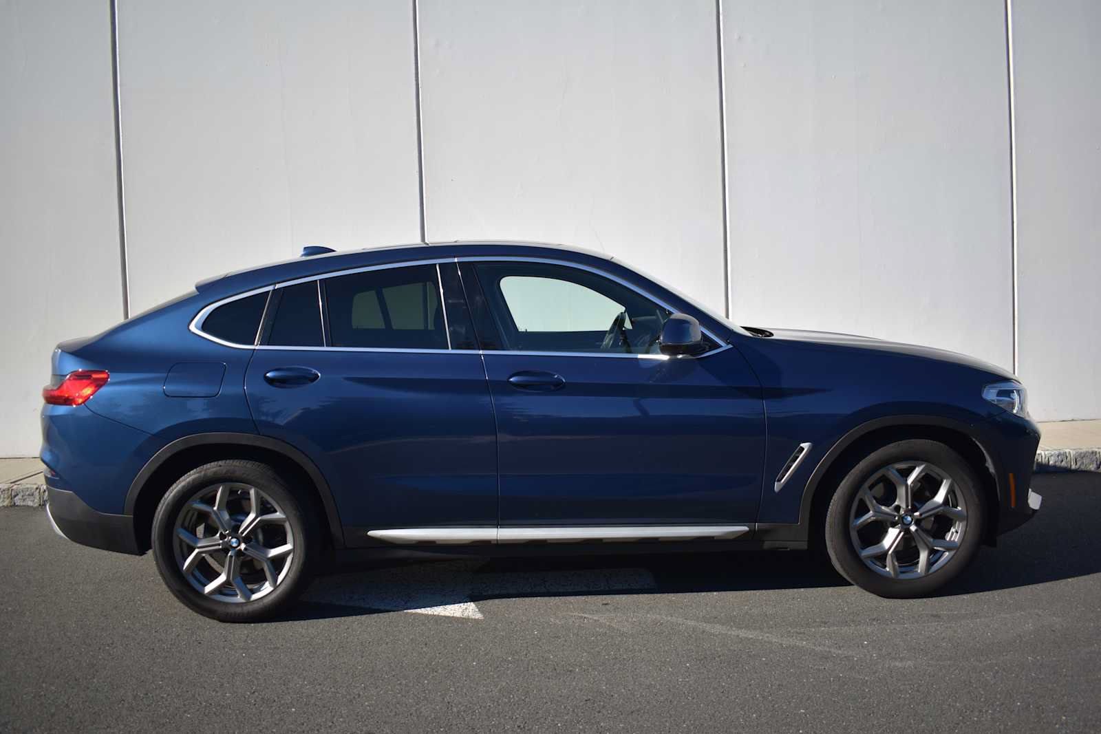 Used 2021 BMW X4 xDrive30i w/ Premium Package AWD/4WD image 4