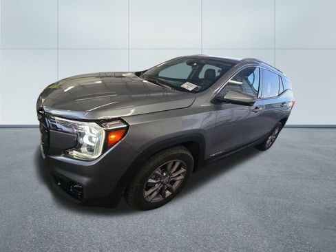 Used 2024 GMC Terrain SLT image 16