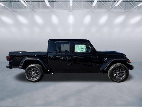 New 2026 Jeep Gladiator Sport AWD/4WD image 3