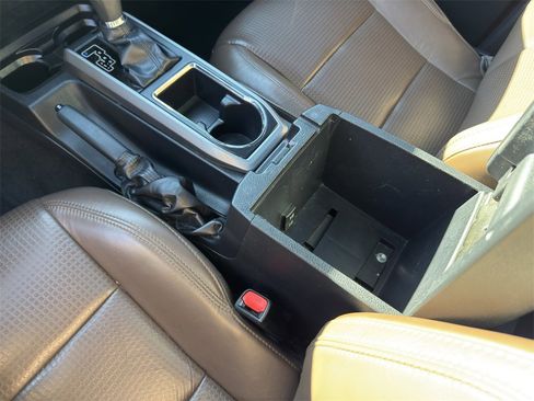 Used 2019 Toyota Tacoma Limited image 29