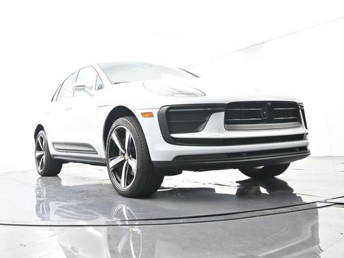 Certified 2025 Porsche Macan AWD/4WD image 55