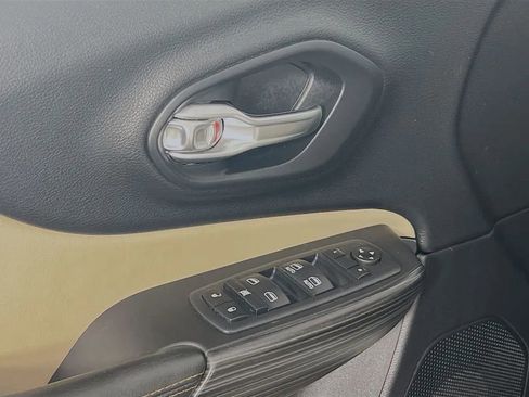 Used 2017 Jeep Cherokee Limited AWD/4WD image 19