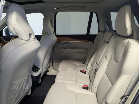 Used 2022 Volvo XC90 T6 Momentum w/ Advanced Package image 30
