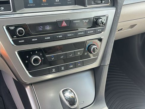 Used 2017 Hyundai Sonata SE w/ Winter Weather Package FWD image 20