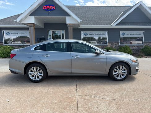 Used 2024 Chevrolet Malibu LT FWD image 2