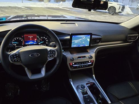 Used 2021 Ford Explorer XLT w/ Equipment Group 202A image 11