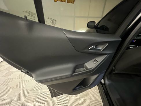 Used 2025 Chevrolet Equinox LT FWD image 23