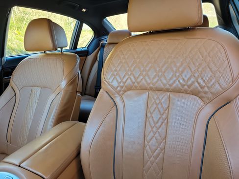 Used 2017 BMW 750i xDrive image 14