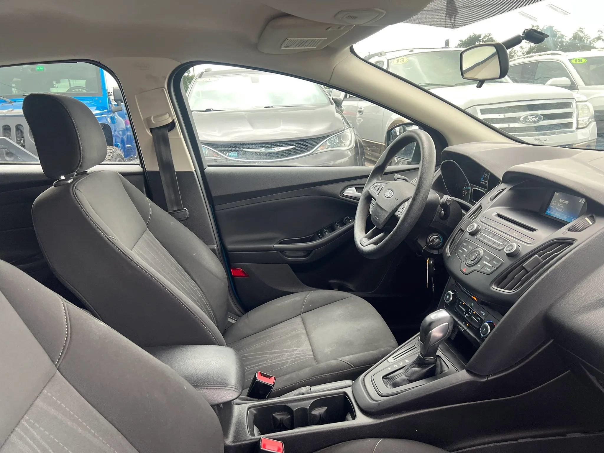 Used 2016 Ford Focus SE w/ SE Power Seat Package FWD image 14