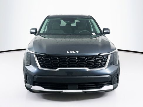 Used 2024 Kia Sorento LX image 2