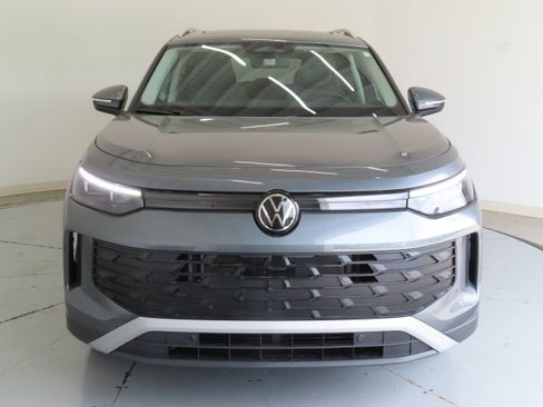 New 2026 Volkswagen Tiguan SE AWD/4WD image 9