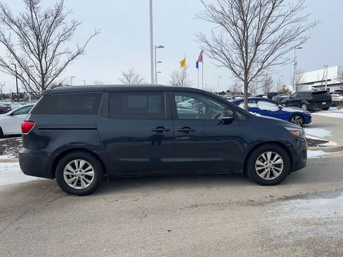 Used 2015 Kia Sedona LX w/ LX Convenience Package image 4