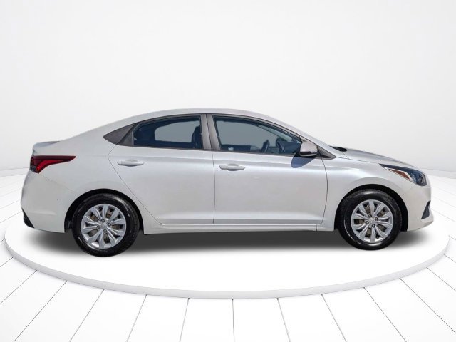 Used 2021 Hyundai Accent SE FWD image 2
