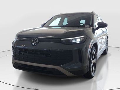 Used 2025 Volkswagen Tiguan SE