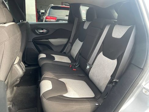 Used 2014 Jeep Cherokee Latitude AWD/4WD image 15