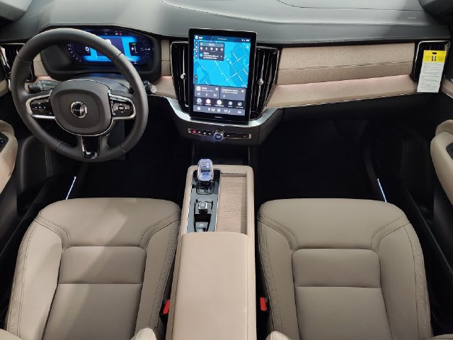 New 2026 Volvo XC90 T8 Plus w/ Protection Package Premier AWD/4WD image 4