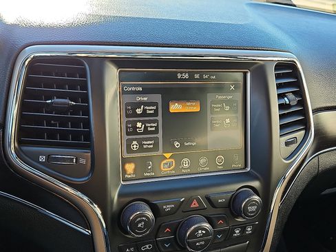 Used 2015 Jeep Grand Cherokee Limited w/ Luxury Group II image 17