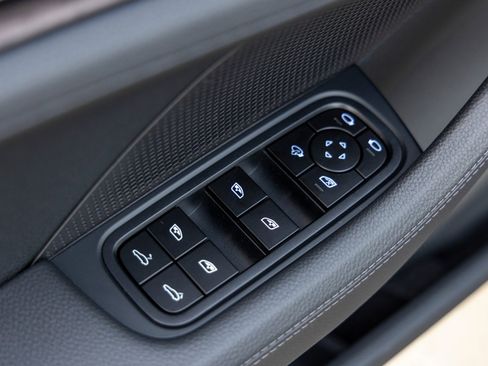 Certified 2024 Porsche Panamera 4 image 23