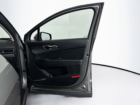 Used 2025 Kia Sportage LX image 30