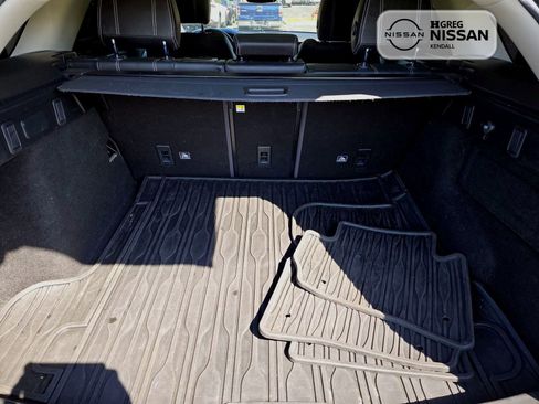 Used 2019 Land Rover Range Rover Velar S image 16