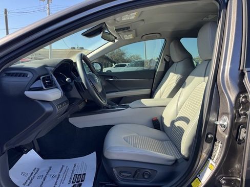 Used 2022 Toyota Camry SE image 17