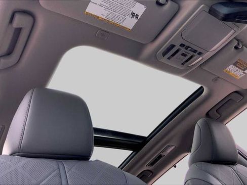 Certified 2025 Toyota Highlander Platinum AWD/4WD image 14