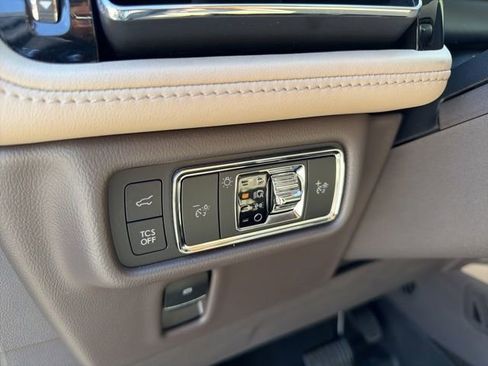 Used 2022 Lincoln Nautilus AWD w/ Premium Package image 24