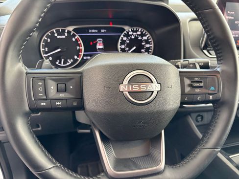 Used 2025 Nissan Rogue SV image 29