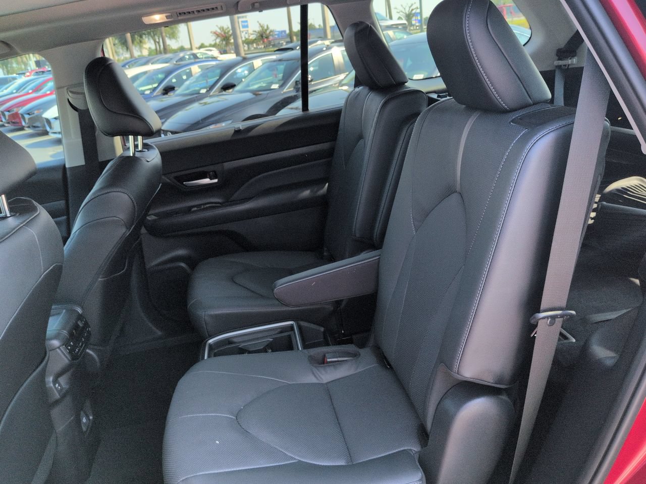 Used 2024 Toyota Grand Highlander AWD image 14