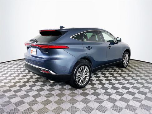 Used 2023 Toyota Venza Limited image 9