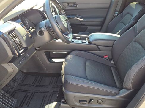 Used 2025 Nissan Pathfinder SV AWD/4WD image 23