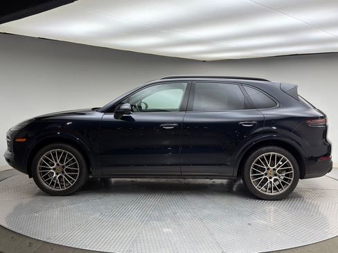 Used 2023 Porsche Cayenne Platinum Edition AWD/4WD image 2