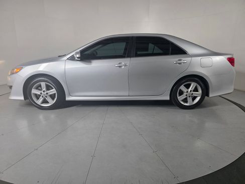 Used 2012 Toyota Camry SE FWD image 2