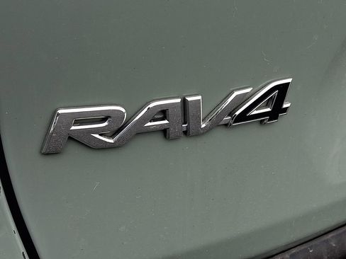 Used 2021 Toyota RAV4 XLE image 21