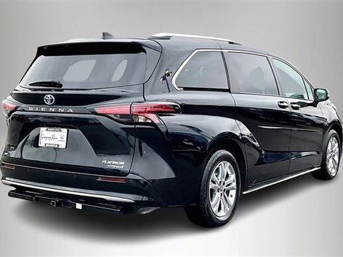 Used 2022 Toyota Sienna Platinum image 5