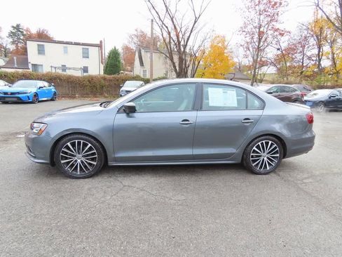 Used 2016 Volkswagen Jetta Sport w/ Lighting Package image 3