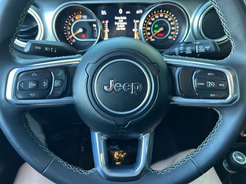 Used 2023 Jeep Wrangler Unlimited Sahara AWD/4WD image 22