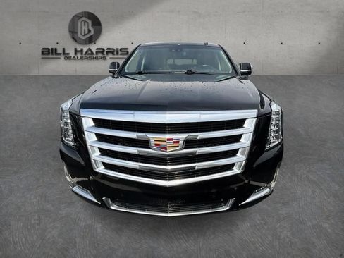 Used 2017 Cadillac Escalade Luxury AWD/4WD image 2