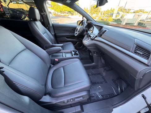 Used 2023 Honda Odyssey Sport image 13