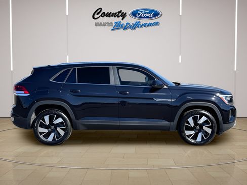 Used 2025 Volkswagen Atlas Cross Sport SE FWD image 7