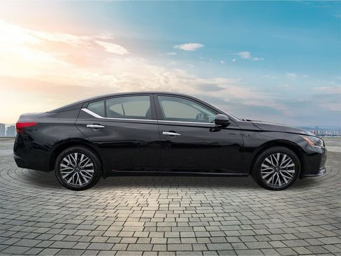 Used 2025 Nissan Altima 2.5 SV FWD image 4