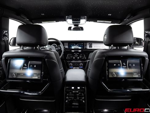 Used 2022 Rolls-Royce Phantom Sedan RWD image 26